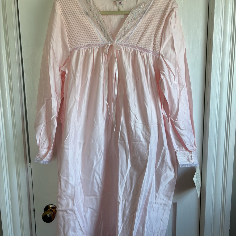 NWT Vibtage Barbizon Women’s Satin Cuddlekin Long Nightgown Sz Large Made in USA